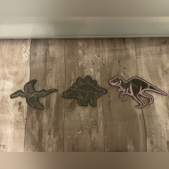 Iron on dinosaur patches - Picture 2 of 5
